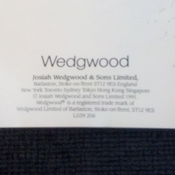 Wedgwood 1991 Blue and White Decorative Plate (Christmas 1991) - Picture 6 of 8